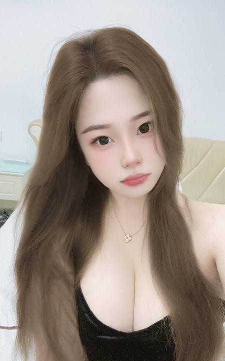 白云风骚大奶姐姐
