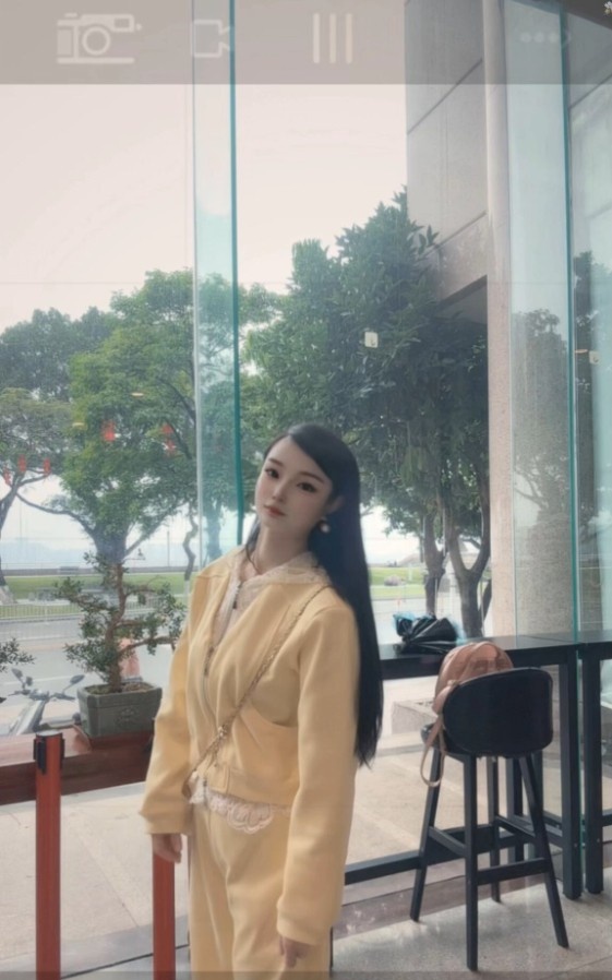 美妆店店主美美