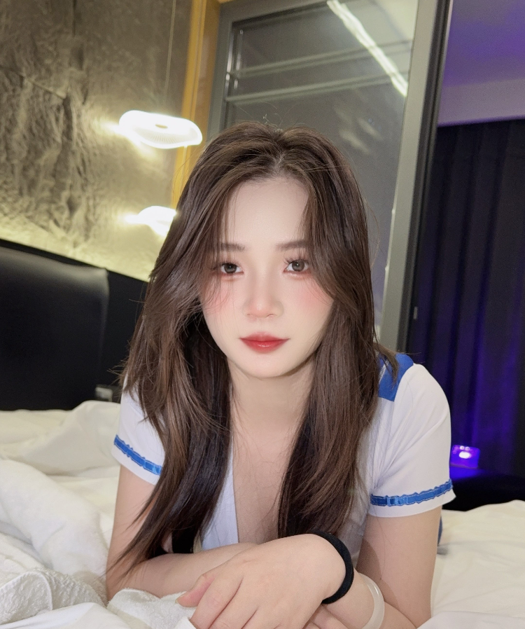 火辣苗条川妹子