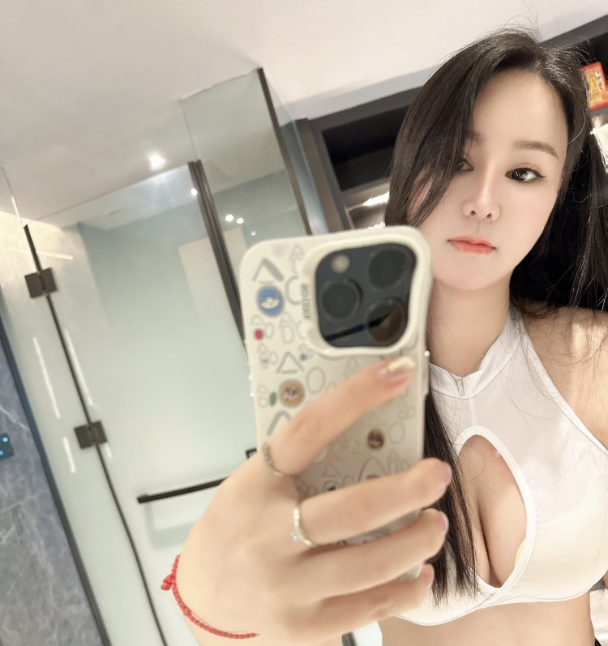 制服小骚货秋秋