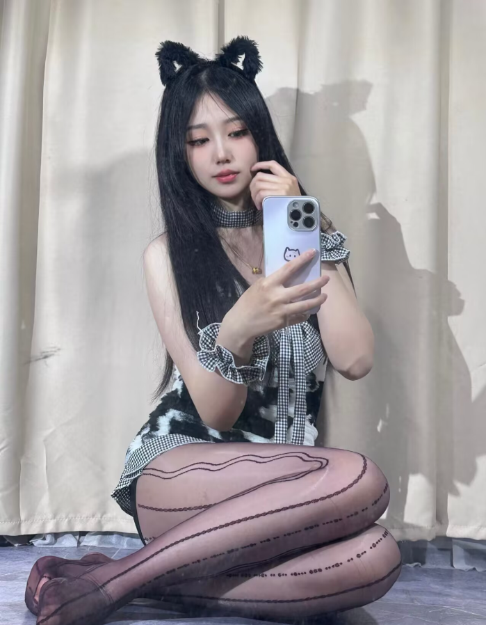 长腿黑丝舞蹈系妹子，逼紧水多叫声浪,身体柔软姿势随意切换