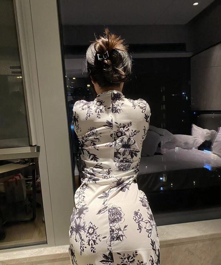 妹子花样真多后入臀部射出到脸上