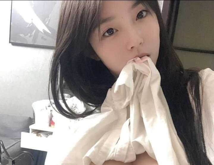 刚刚出道的妹子奶子坚挺雪白