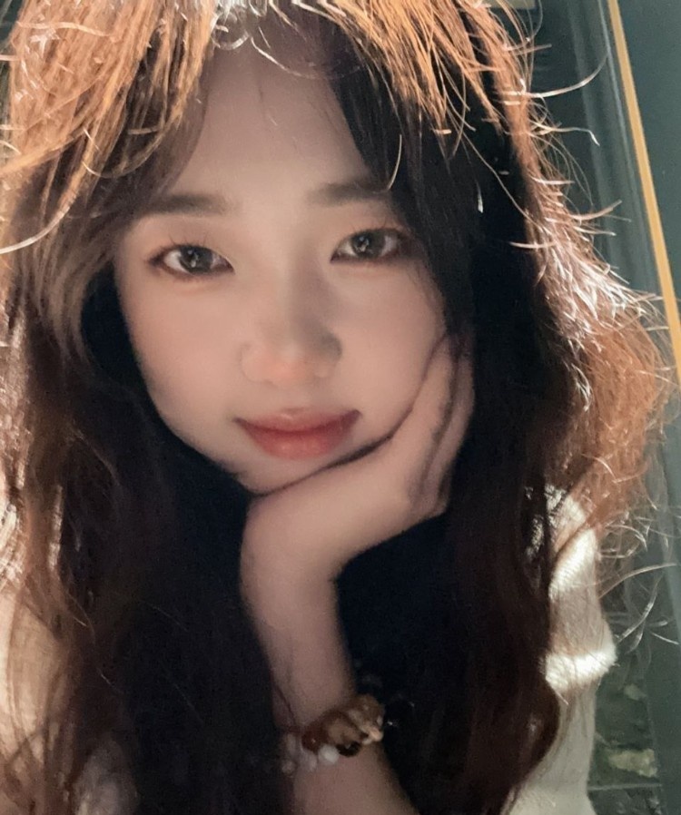 骚货美女逼毛浓厚性感会吃吊深喉