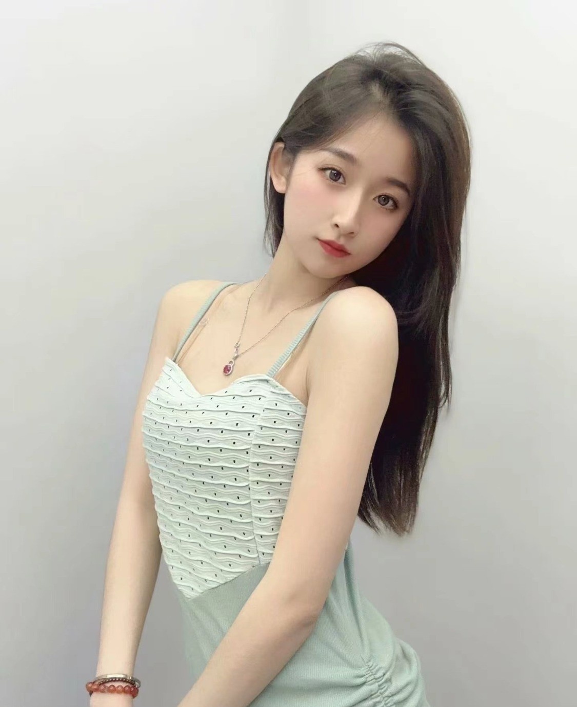 极品粉嫩多汁紧致逼骚气妹妹(可果聊)