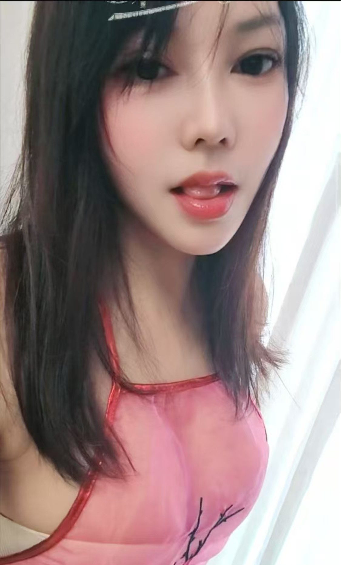 滑嫩肤白大胸小英