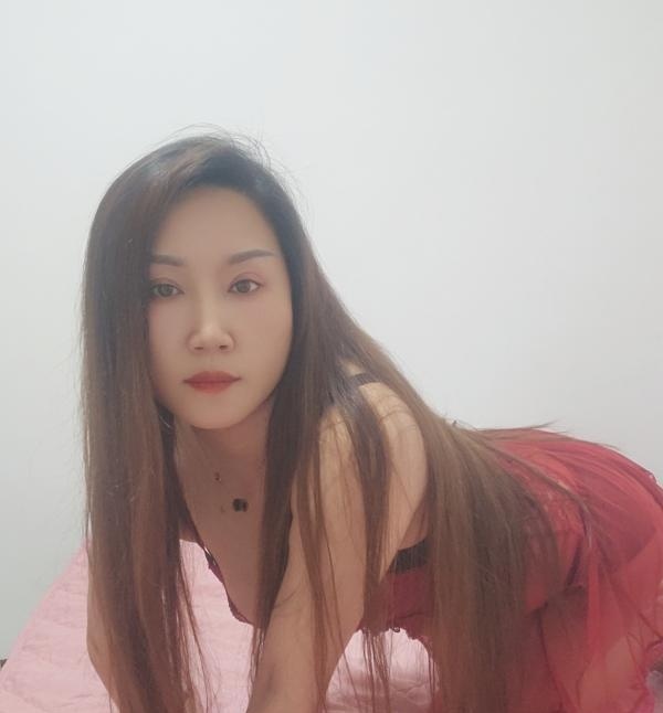 梅花园性感少妇