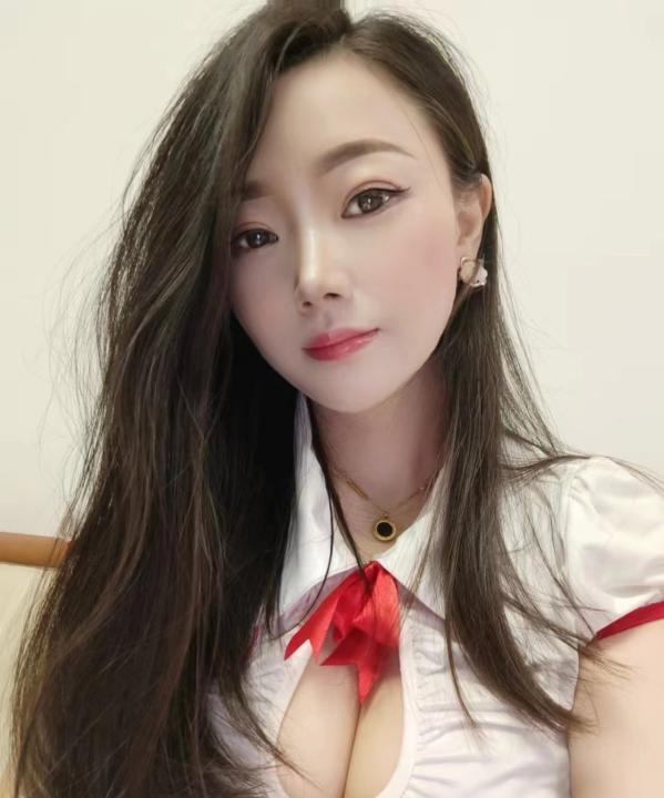 大波妹水床少妇