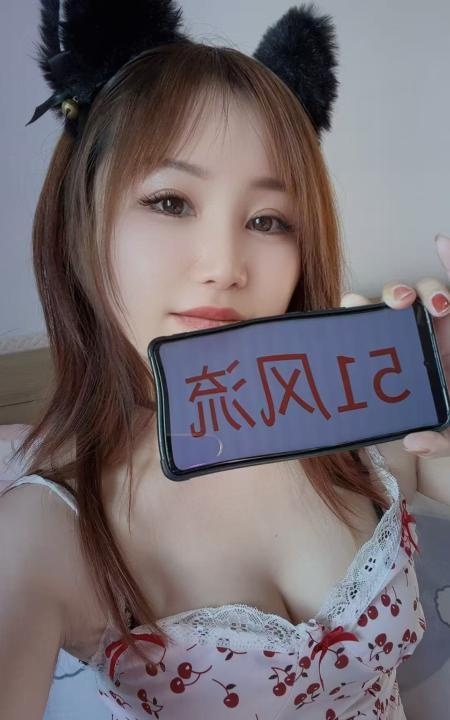 成都小巧玲珑少妇
