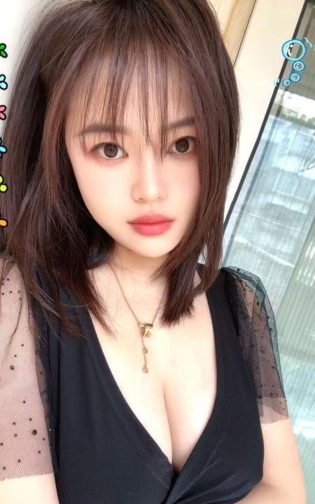河西两骚妇双飞可舌吻