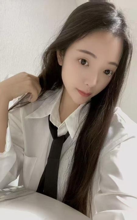 高颜中项口爆小姐姐