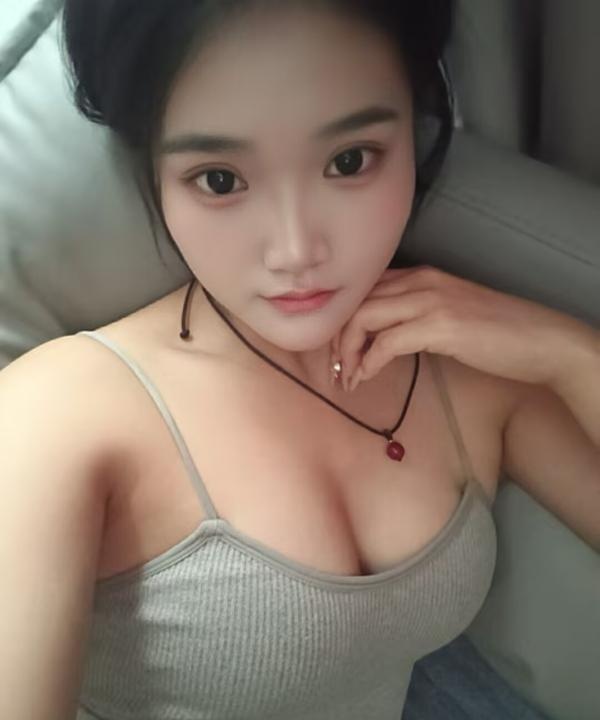 肥臀大奶美女