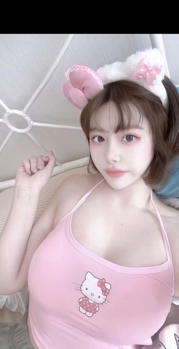 F奶短发大眼逸涵