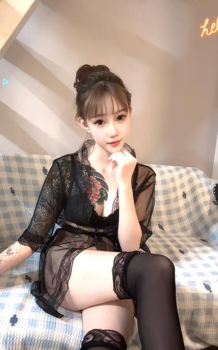 武侯美乳纹身妹小井