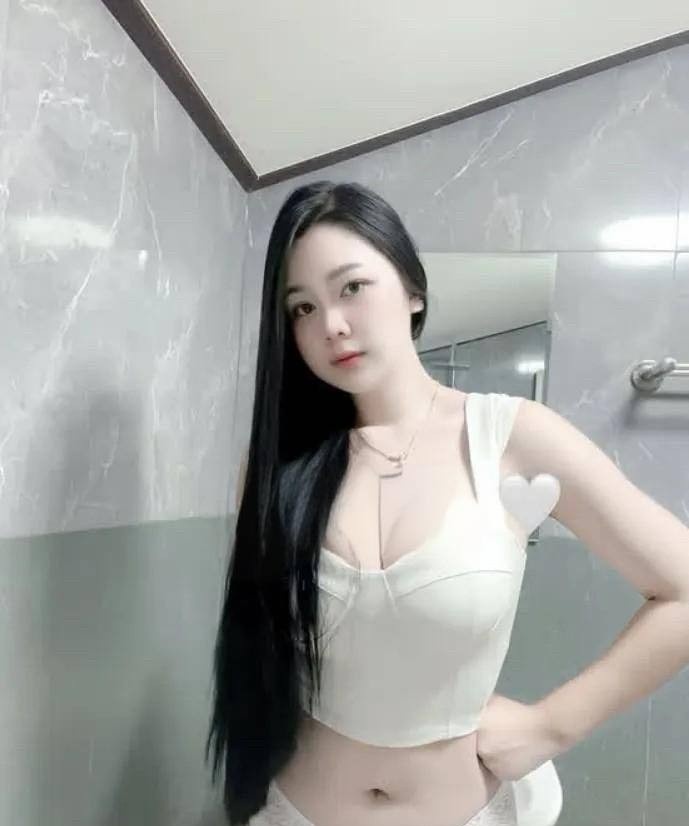 刚下海粉嫩多汁风骚妹（可无套内射）自带公寓