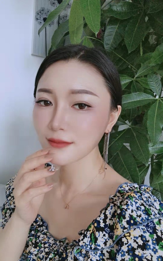 飞扬美女