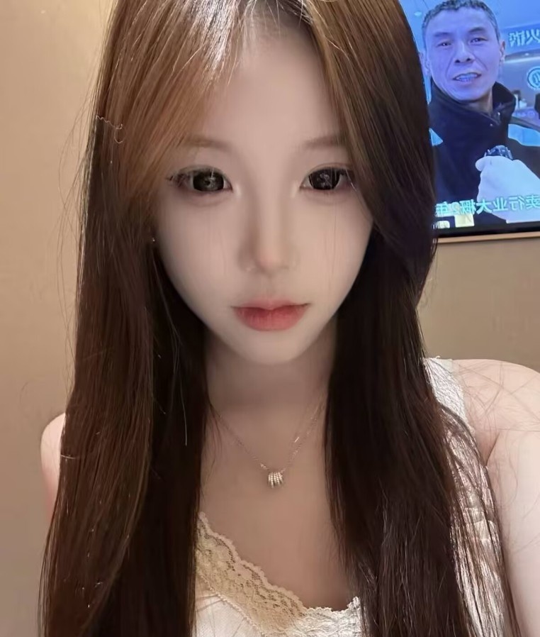 刚被闺蜜拉出来下海兼职挣钱的小姐姐