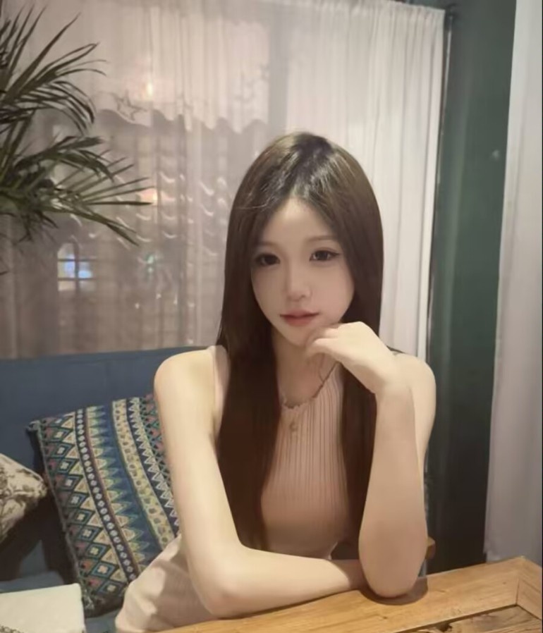 刚被闺蜜拉出来下海兼职挣钱的小姐姐