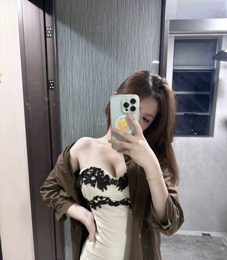 西安大长腿巨乳美臀小骚逼