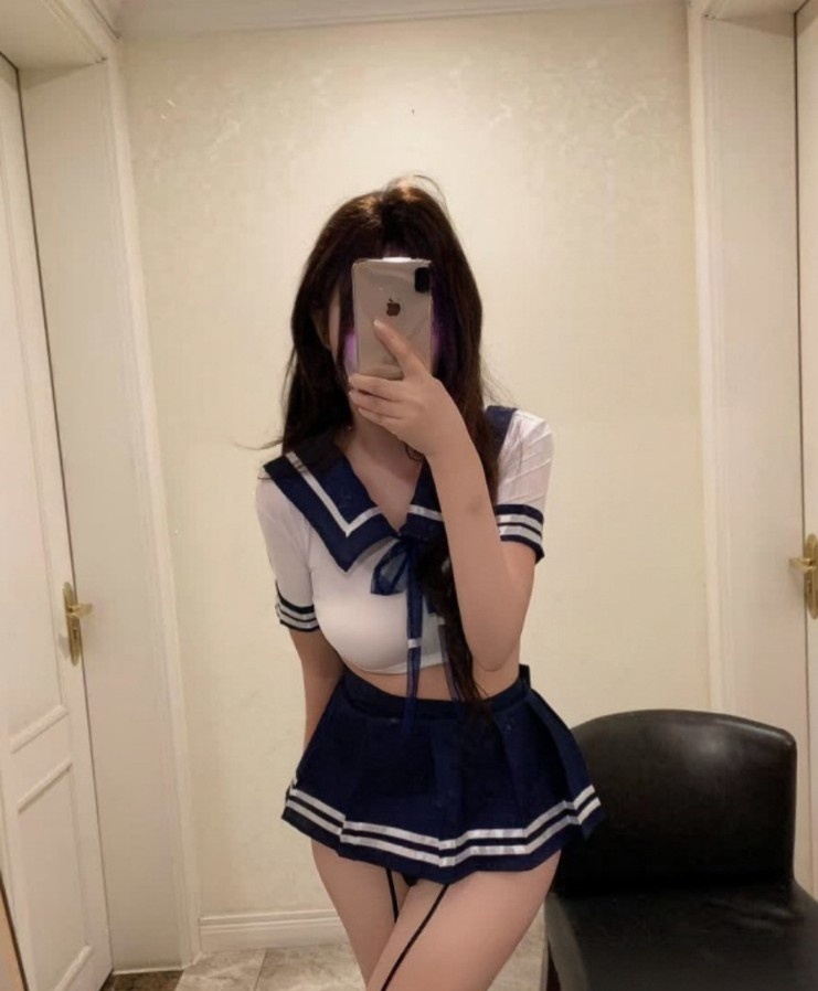 泉州约课居家激情四射JK诱惑粉嫩大胸少女，好看又好玩的极品泄欲尤物