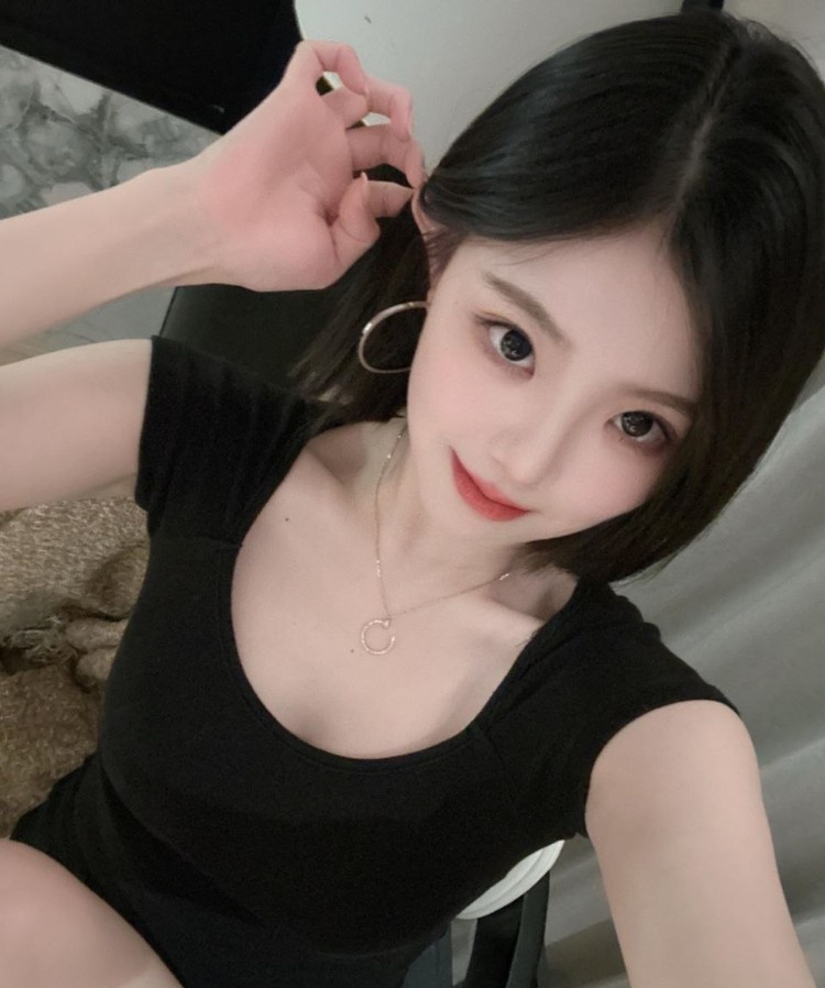风骚嫩妹服务很主动骚话多叫声好听