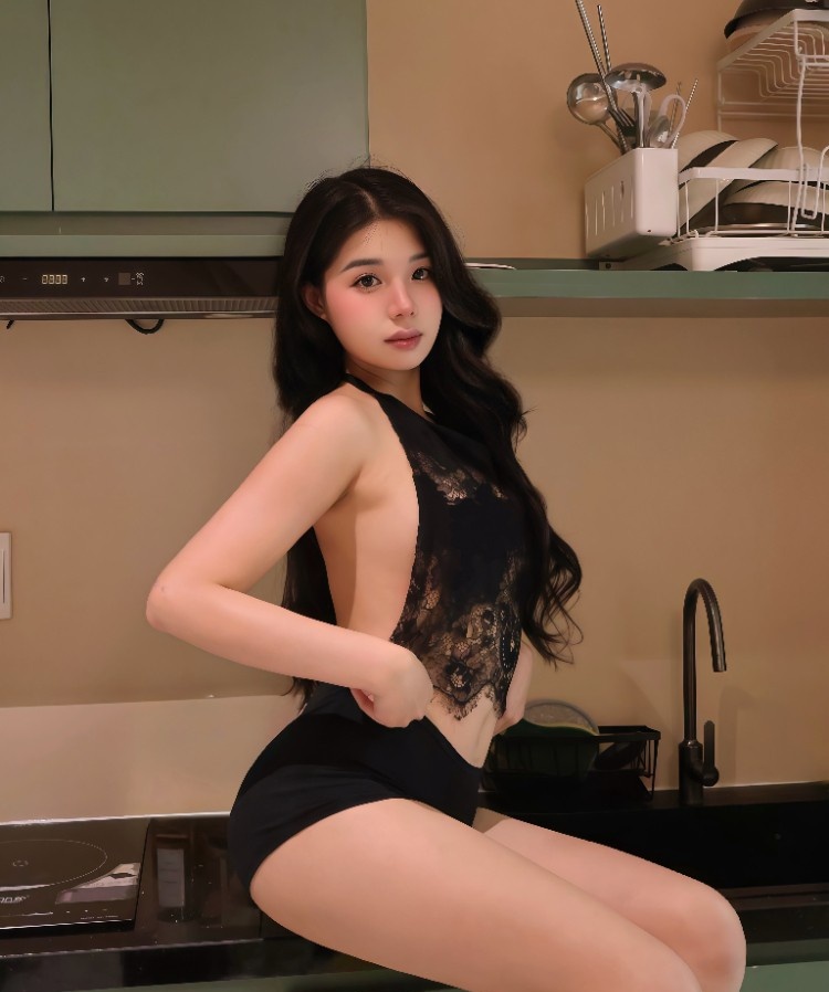 年轻的肉体身材雪白后腰光滑美乳娇喘