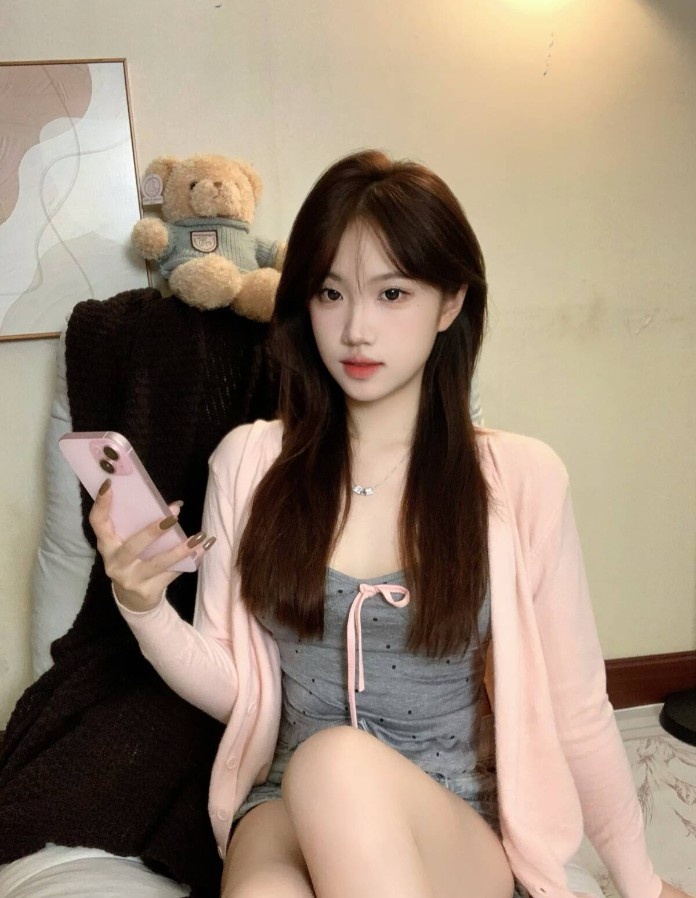 清纯女大骚气十足