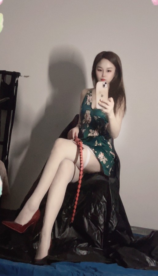 玲珑玉足女王sm调教