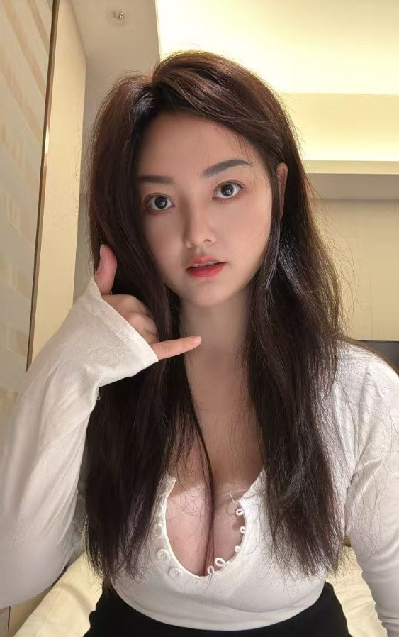 禅城美腿翘臀御姐叶子