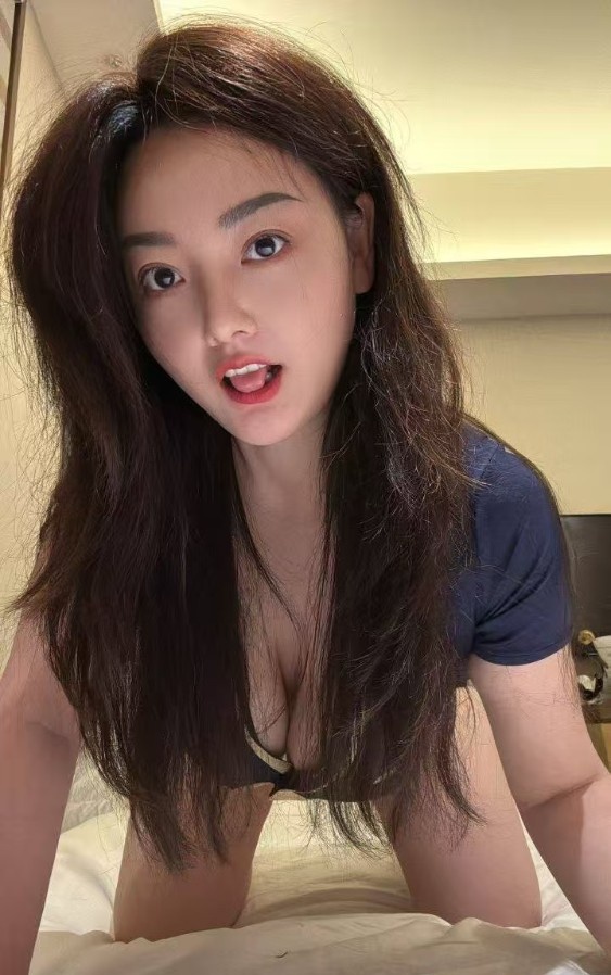 禅城美腿翘臀御姐叶子
