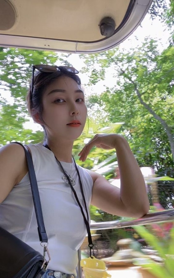 娇小小少妇
