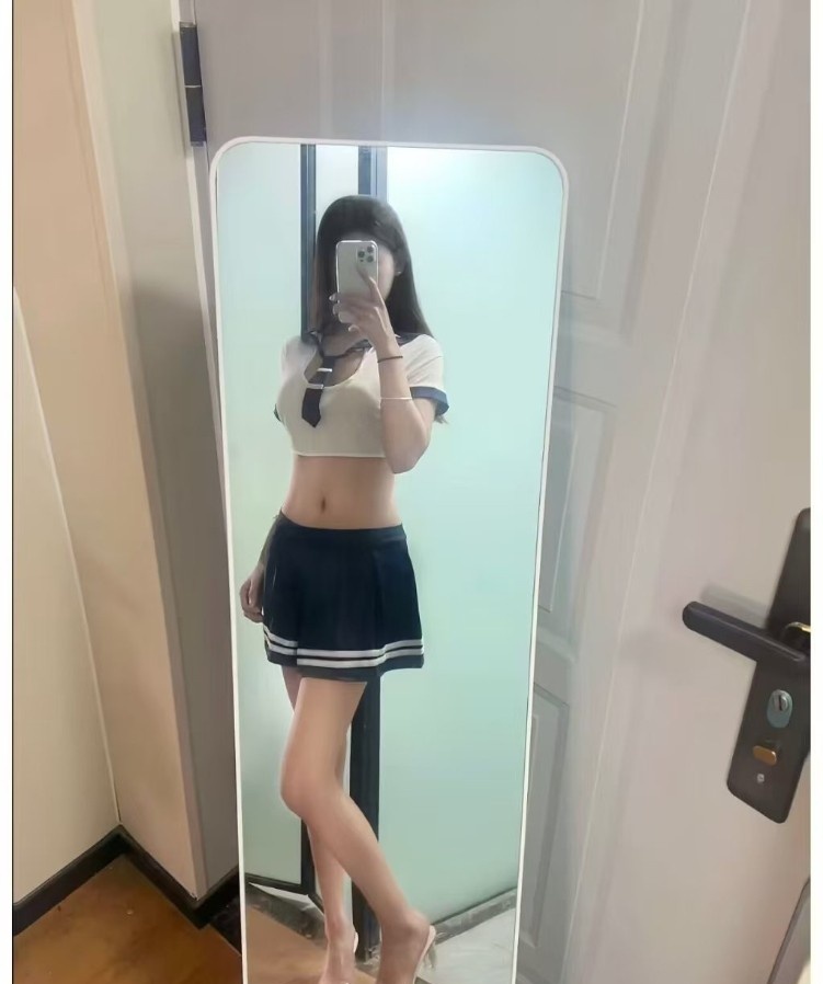 长腿翘臀骚逼姿势花样多掰开骚B乖乖让你进