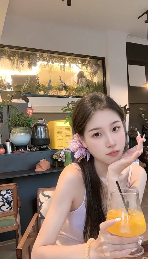 深圳气质小美女牛奶肌肤前戏足可调教（公寓上课，可外出）