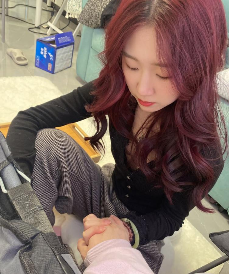昆明白嫩少女粉穴掰开使劲干她让她喷水