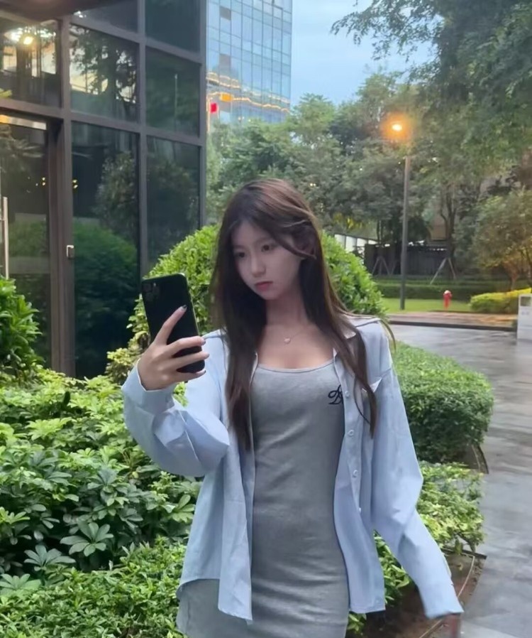 官渡刚出道不久的小嫩妹腼腆