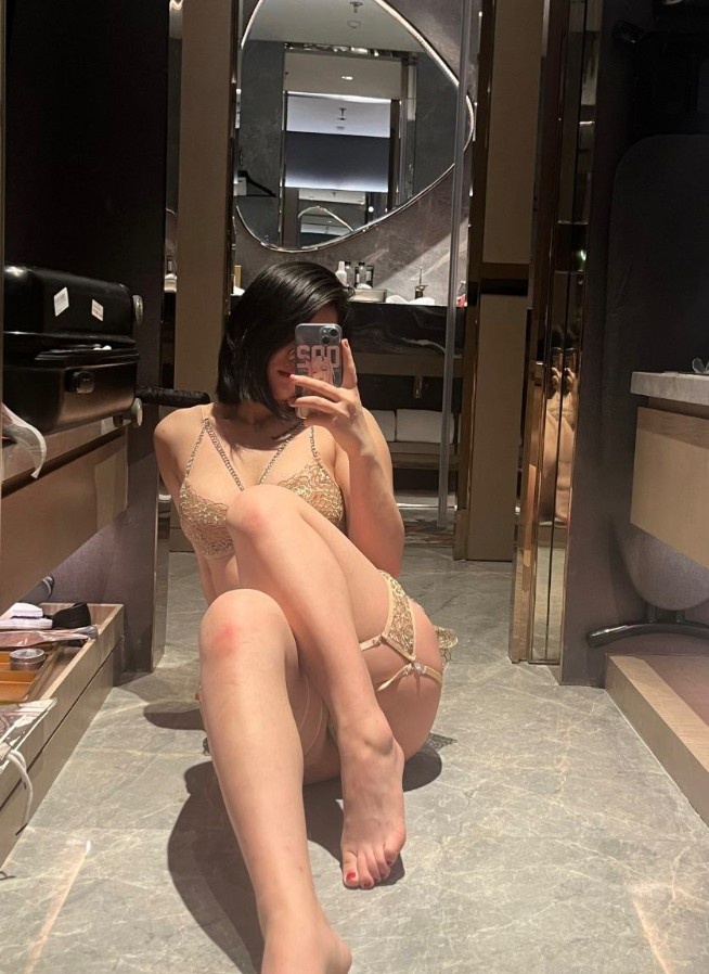 合肥00后妹妹嫩鲍童颜巨乳
