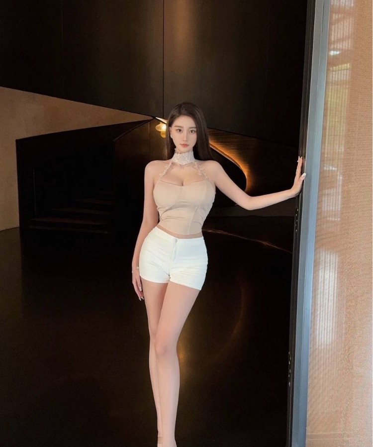 小妹妹刚下海，粉嫩水多逼紧
