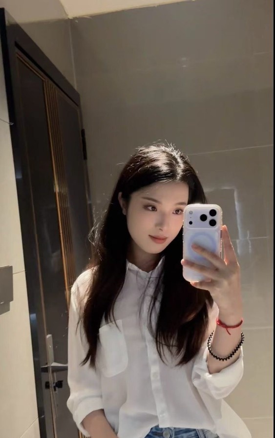 天心白嫩性感女友