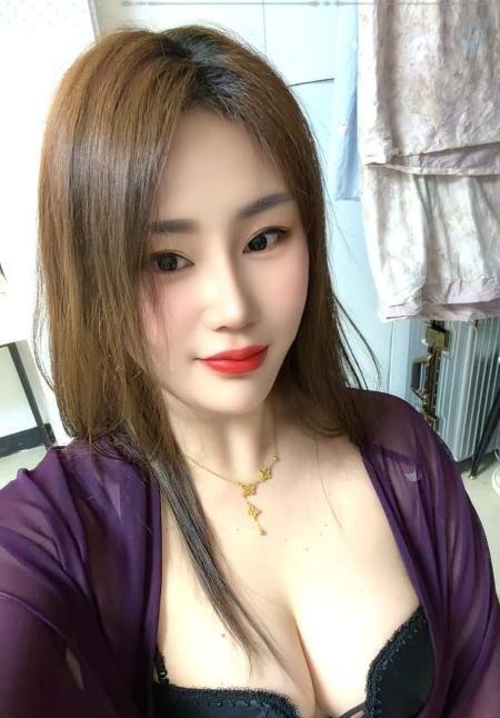 口活超爽的大胸少妇