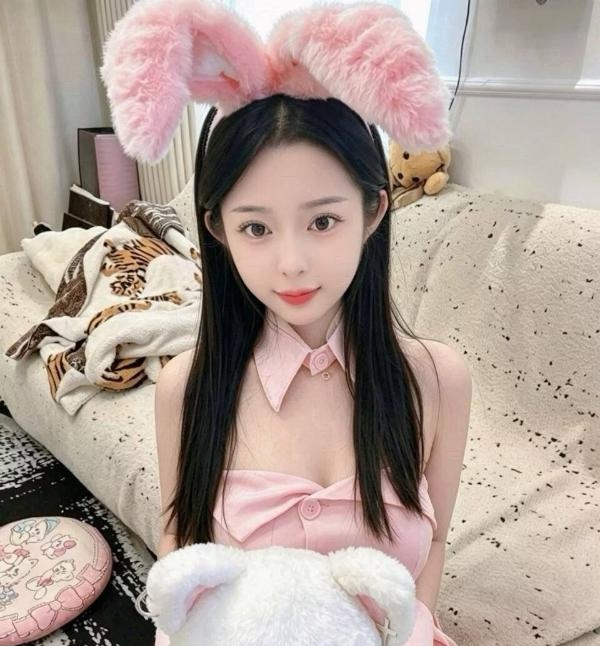 天然大胸颜值小妹