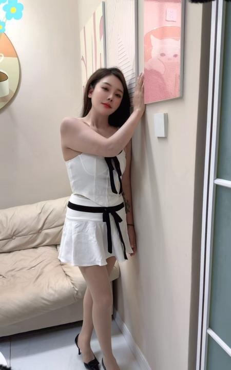 多情可爱服务姐