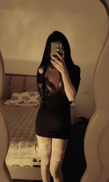 栖霞高挑甜妹