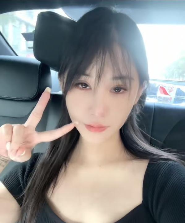 天河肤白腿长老师