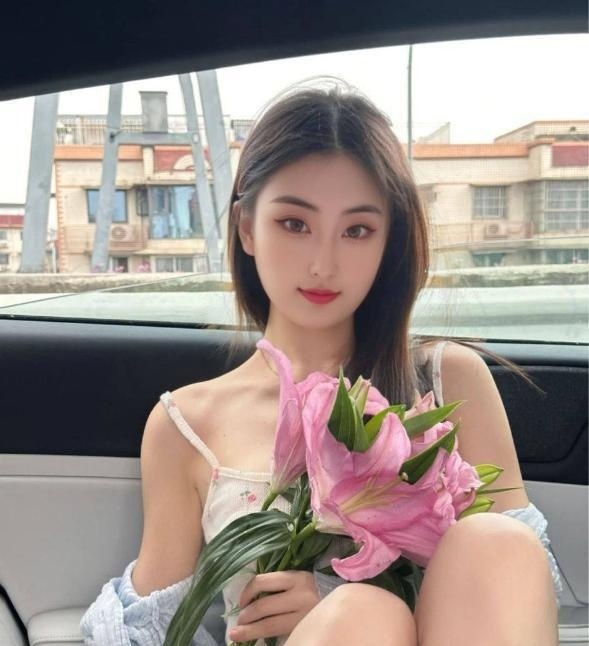 浦东苗条身材小玲玲