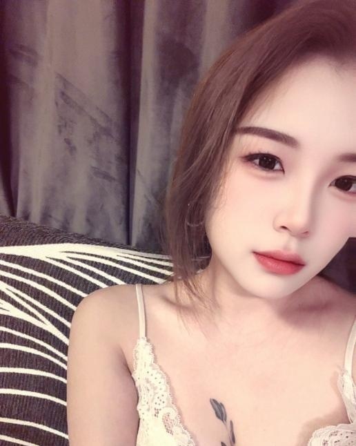 服务不催钟小幂幂