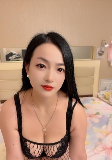 超级极品大胸小美