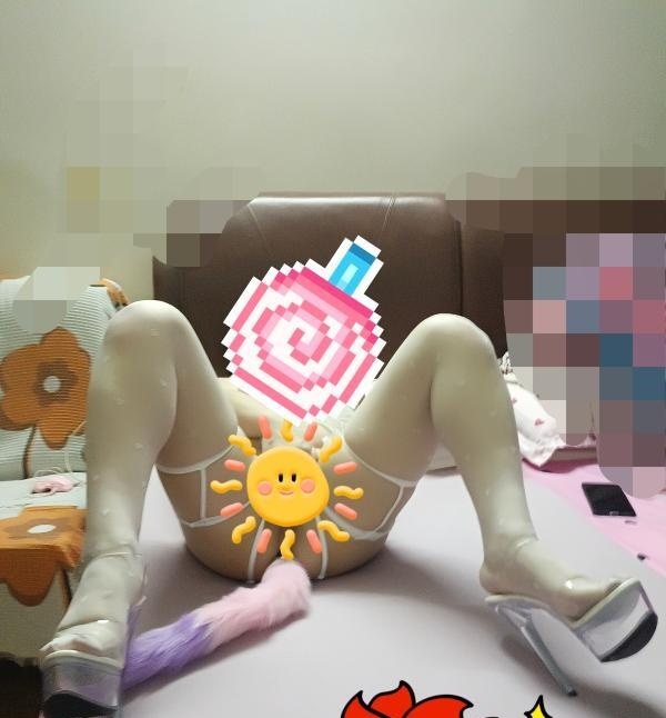 皮肤白熟姐姐喷水三通