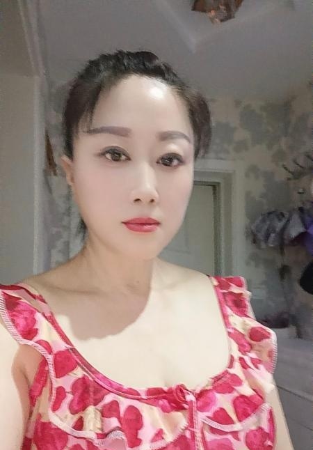 电视塔性感巨乳少妇