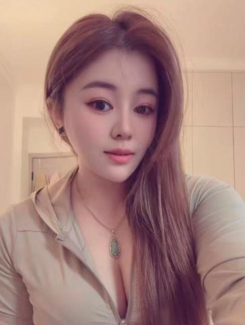 丰满风骚大胸御姐