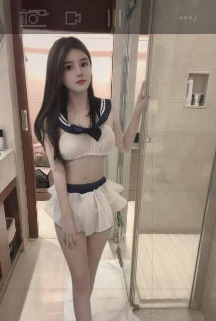娇小玲珑肤白大胸妹子